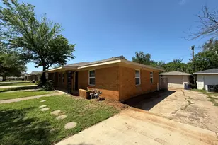 2506 Normont Cir, Fort Worth, TX 76103 - Photo 2