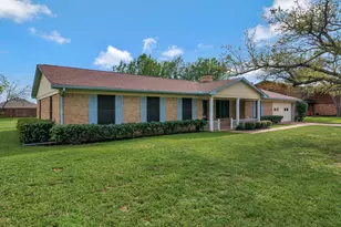 319 Allen Dr, Justin, TX 76247 - Photo 2