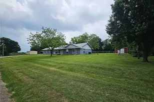 220 N Calhoun St, Groesbeck, TX 76642 - Photo 2