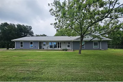 220 N Calhoun Street, Groesbeck, TX 76642 - Photo 1