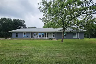 220 N Calhoun St, Groesbeck, TX 76642 - Photo 1