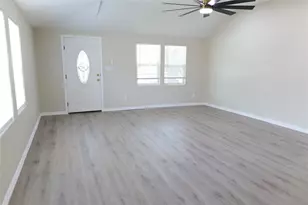 1037 E Cantey St, Fort Worth, TX 76104 - Photo 6