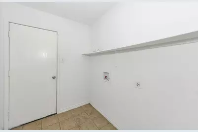 6021 Lucas Court, Fort Worth, TX 76119 - Photo 6