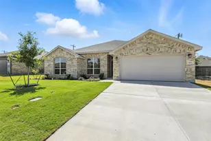1419 Quail Crk Dr, Cleburne, TX 76033 - Photo 2