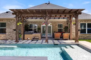 2610 Austin Dr, Granbury, TX 76048 - Photo 2