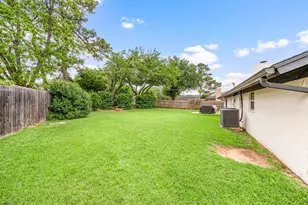 1823 E Cedar Elm Dr, Arlington, TX 76012 - Photo 18