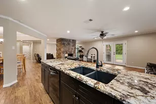 1823 E Cedar Elm Dr, Arlington, TX 76012 - Photo 8