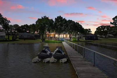 8913 Sunrise Point Court, Fort Worth, TX 76135 - Photo 4