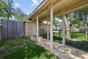 8913 Sunrise Point Ct, Fort Worth, TX 76135 - Photo 20
