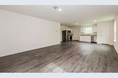 1300 N Brazos Avenue, Cleburne, TX 76031 - Photo 2