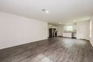 1300 N Brazos Ave, Cleburne, TX 76031 - Photo 2