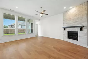 532 Lockhart St, Waxahachie, TX 75165 - Photo 10