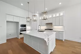 532 Lockhart St, Waxahachie, TX 75165 - Photo 2