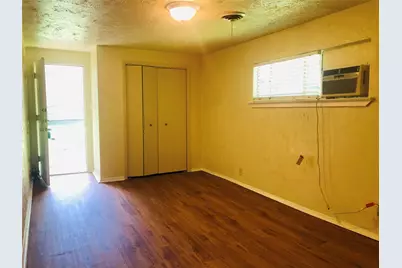 518 W Sycamore Street, Denton, TX 76201 - Photo 2