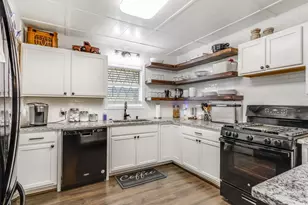 217 W Grady St, Blooming Grove, TX 76626 - Photo 10