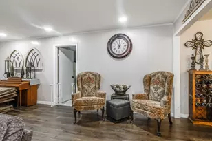 217 W Grady St, Blooming Grove, TX 76626 - Photo 2