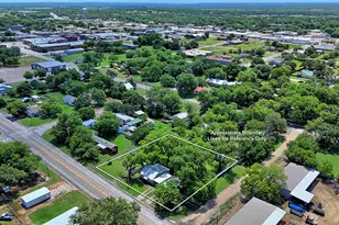 411 W Pine St, Nocona, TX 76255 - Photo 8