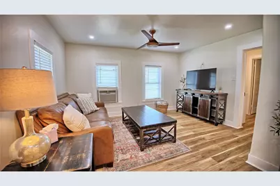 411 W Pine Street, Nocona, TX 76255 - Photo 2