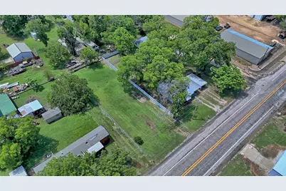 411 W Pine Street, Nocona, TX 76255 - Photo 6