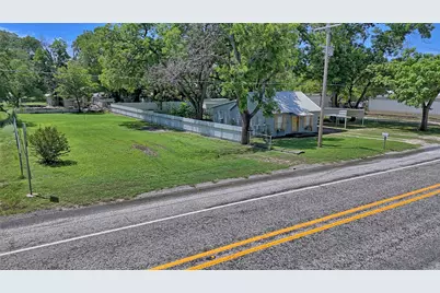 411 W Pine Street, Nocona, TX 76255 - Photo 12