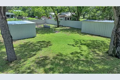 411 W Pine Street, Nocona, TX 76255 - Photo 30