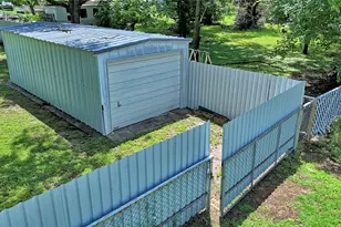 411 W Pine St, Nocona, TX 76255 - Photo 34