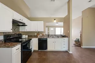 4756 Hollow Tree Dr, Arlington, TX 76018 - Photo 14