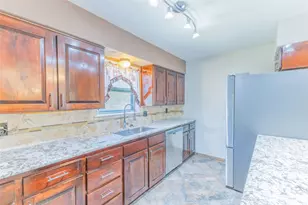 2418 Ingleside Dr, Grand Prairie, TX 75050 - Photo 14