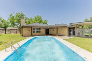 2418 Ingleside Dr, Grand Prairie, TX 75050 - Photo 32