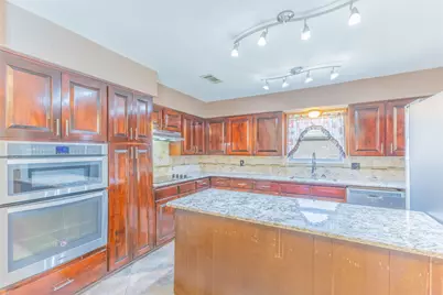 2418 Ingleside Drive, Grand Prairie, TX 75050 - Photo 12