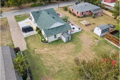 215 S Lambert Street, Granbury, TX 76048 - Photo 2