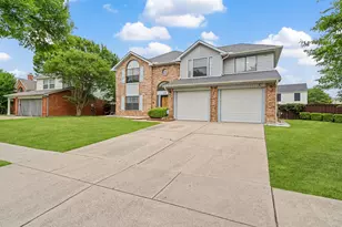 303 Hopewell St, Grand Prairie, TX 75052 - Photo 2