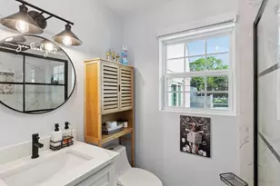 114 W Doyle St, Granbury, TX 76048 - Photo 16