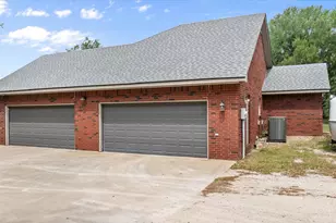 107 Pleasant Valley Ln, Weatherford, TX 76087 - Photo 4