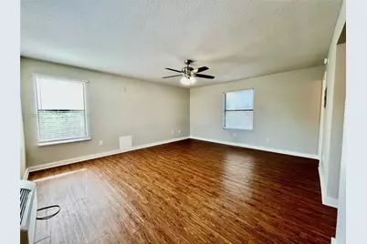 701 W Sycamore Street #209, Denton, TX 76201 - Photo 4