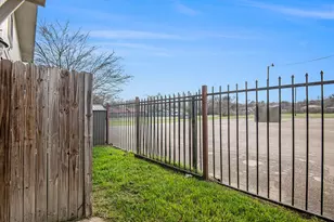 4940 Flamingo Rd, Fort Worth, TX 76119 - Photo 22