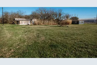 808 E Third St, Bonham, TX 75418 - Photo 4