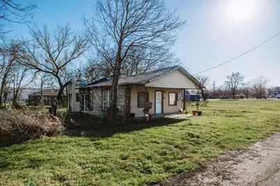 808 E Third St, Bonham, TX 75418 - Photo 8