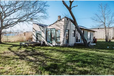 808 E Third St, Bonham, TX 75418 - Photo 18