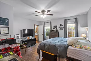 741 N Robinson St, Cleburne, TX 76031 - Photo 10