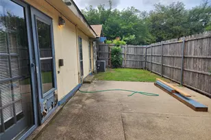 2612 Santa Barbara Dr, Grand Prairie, TX 75052 - Photo 12