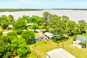 179 Oak St, Nocona, TX 76255 - Photo 2