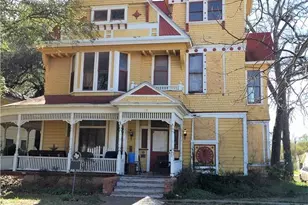 211 N Pleasant St, Hillsboro, TX 76645 - Photo 2