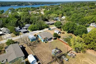 33 Park Ln, Gainesville, TX 76240 - Photo 24