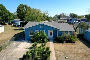 33 Park Ln, Gainesville, TX 76240 - Photo 2