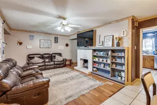 1033 Lydick Ln, River Oaks, TX 76114 - Photo 6