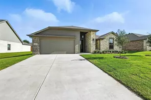 629 Mooney Dr, Saginaw, TX 76179 - Photo 2