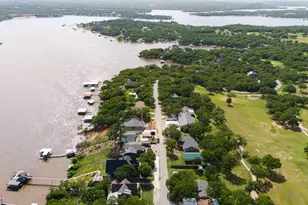 818 Country Club Rd, Bowie, TX 76230 - Photo 32