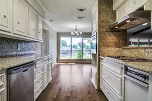 501 Panama Ct, Granbury, TX 76048 - Photo 10