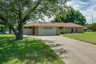 501 Panama Ct, Granbury, TX 76048 - Photo 2